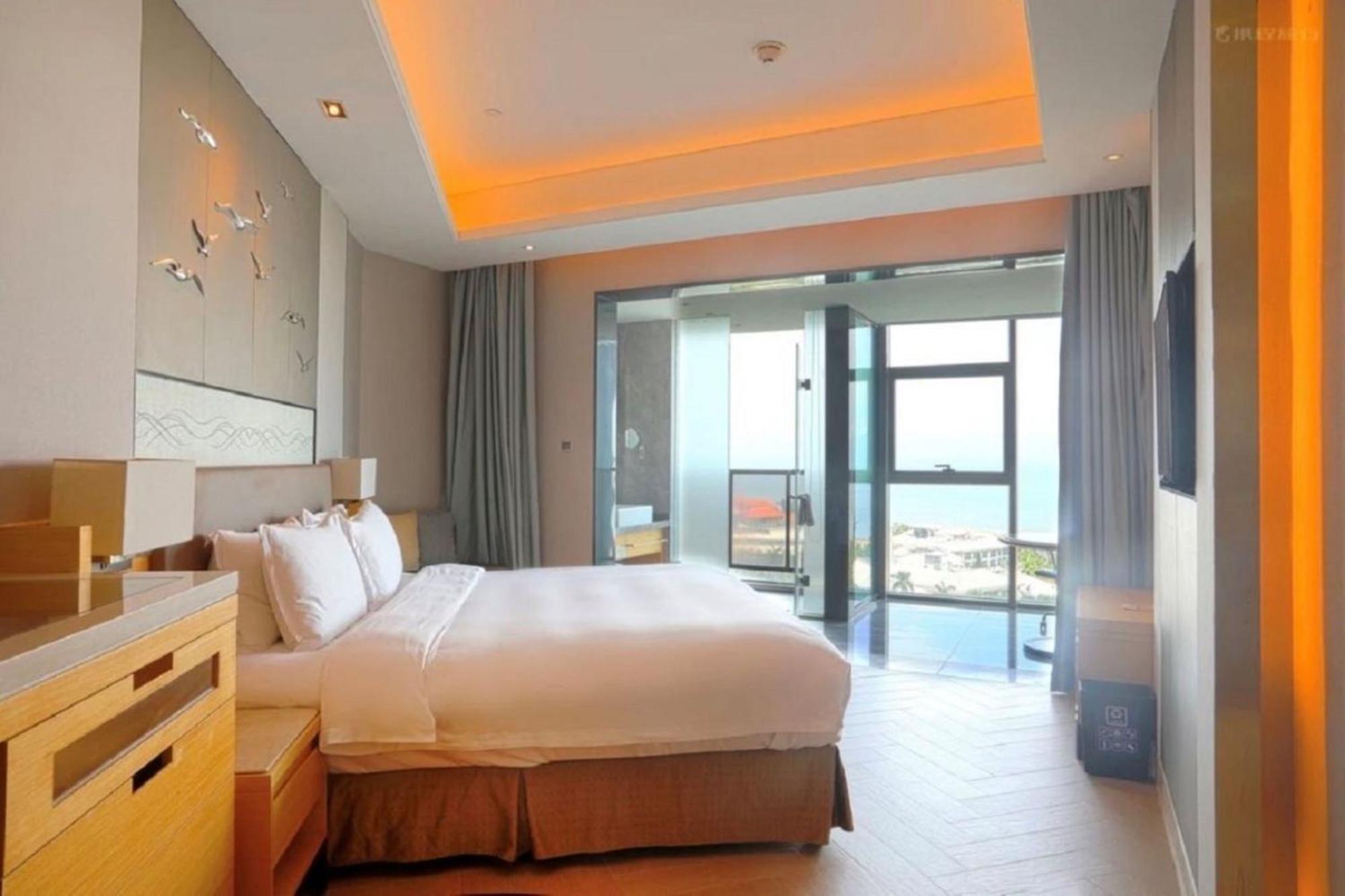 Holiday Inn Haikou West Coast By Ihg Екстериор снимка