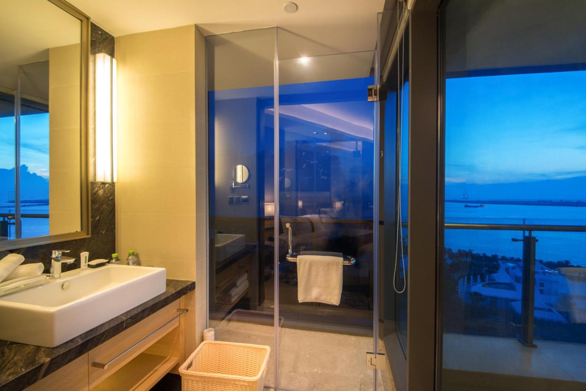Holiday Inn Haikou West Coast By Ihg Екстериор снимка