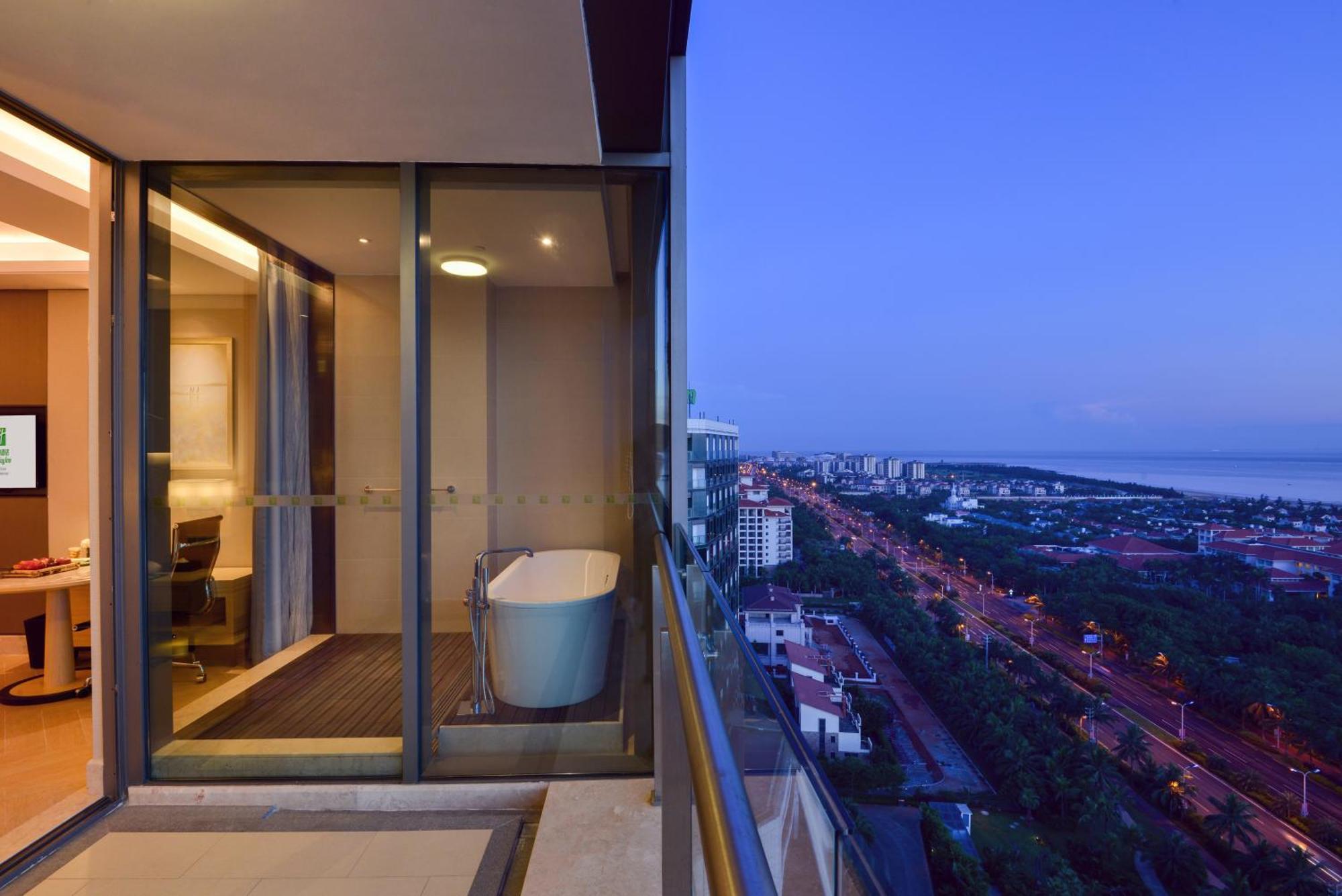 Holiday Inn Haikou West Coast By Ihg Екстериор снимка