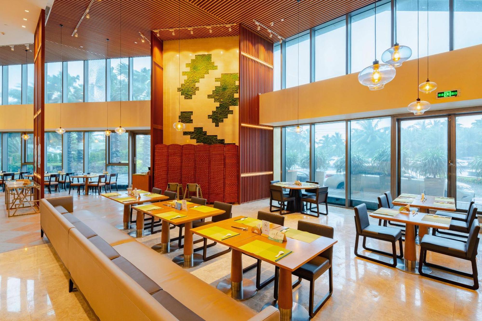 Holiday Inn Haikou West Coast By Ihg Екстериор снимка