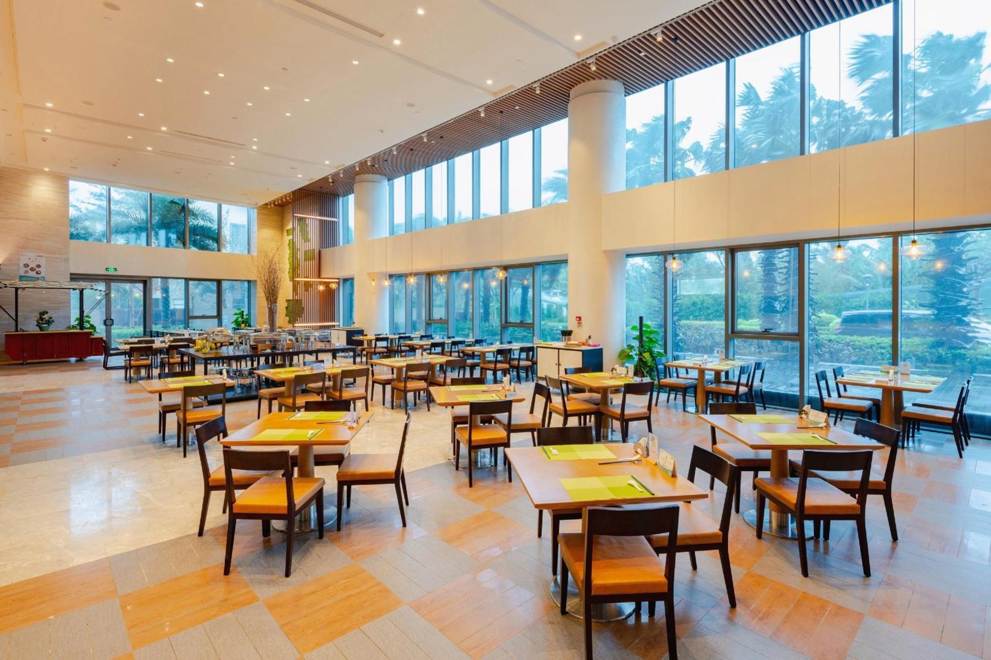 Holiday Inn Haikou West Coast By Ihg Екстериор снимка