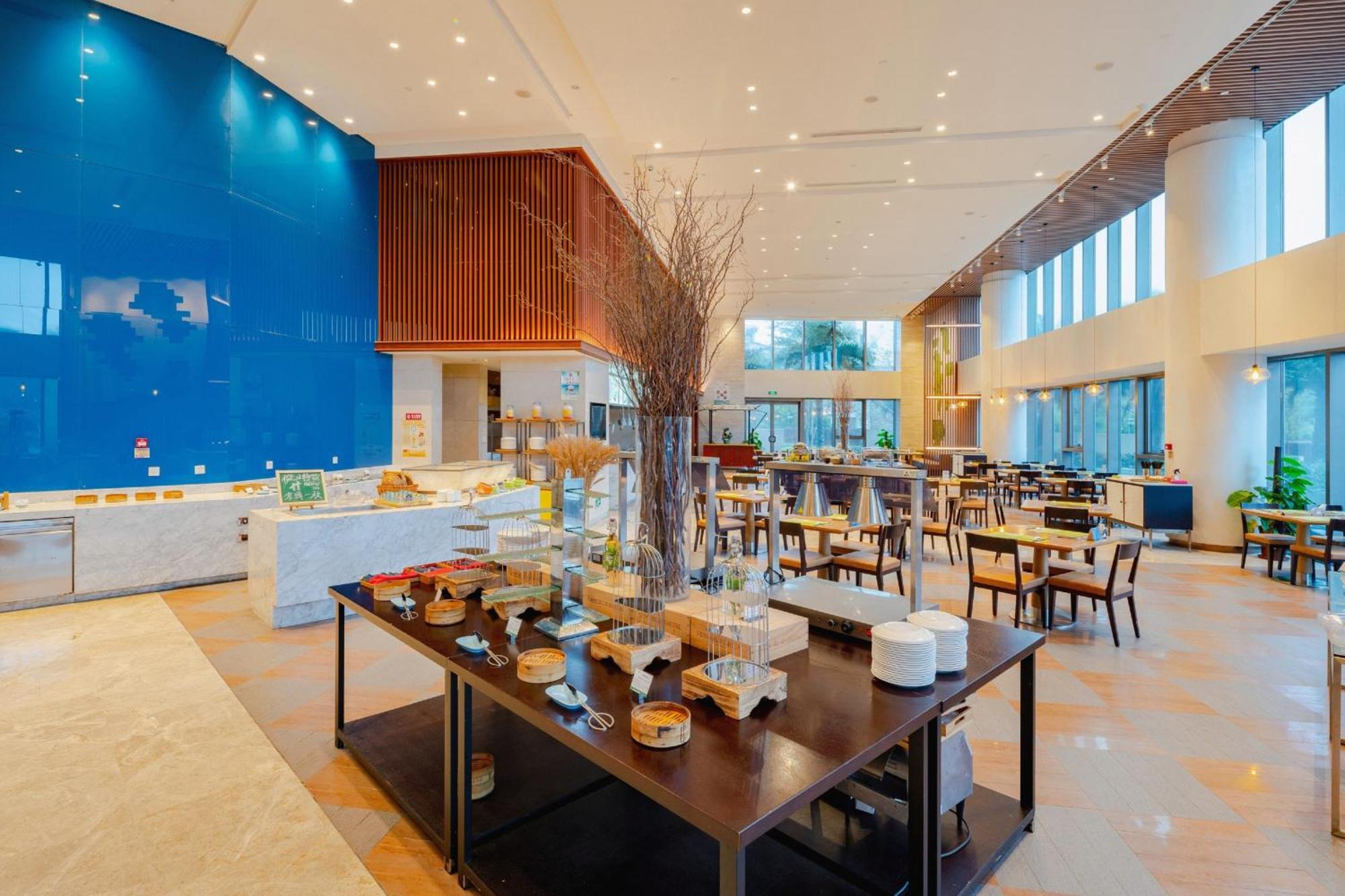 Holiday Inn Haikou West Coast By Ihg Екстериор снимка
